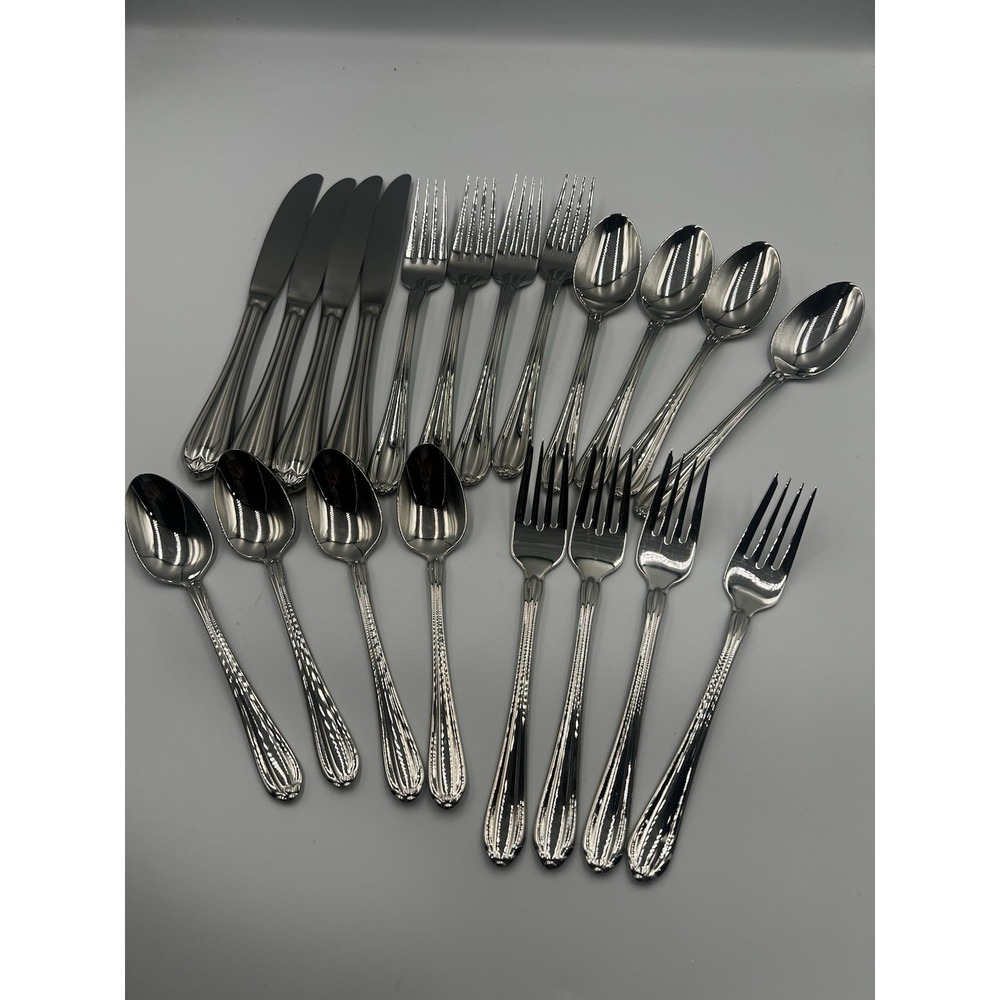Gorham Melon Bud 18/10 Stainless Steel 20pc Placement For 4. PLEASE SEE ALL PICS